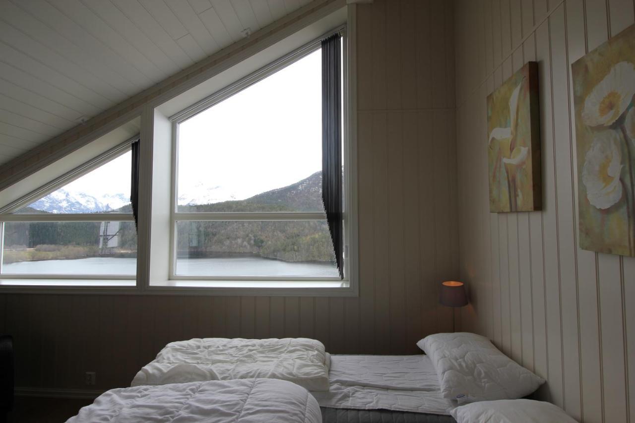 Gjerdset Turistsenter Villa Isfjorden Exterior photo
