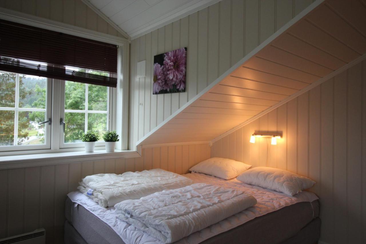 Gjerdset Turistsenter Villa Isfjorden Exterior photo